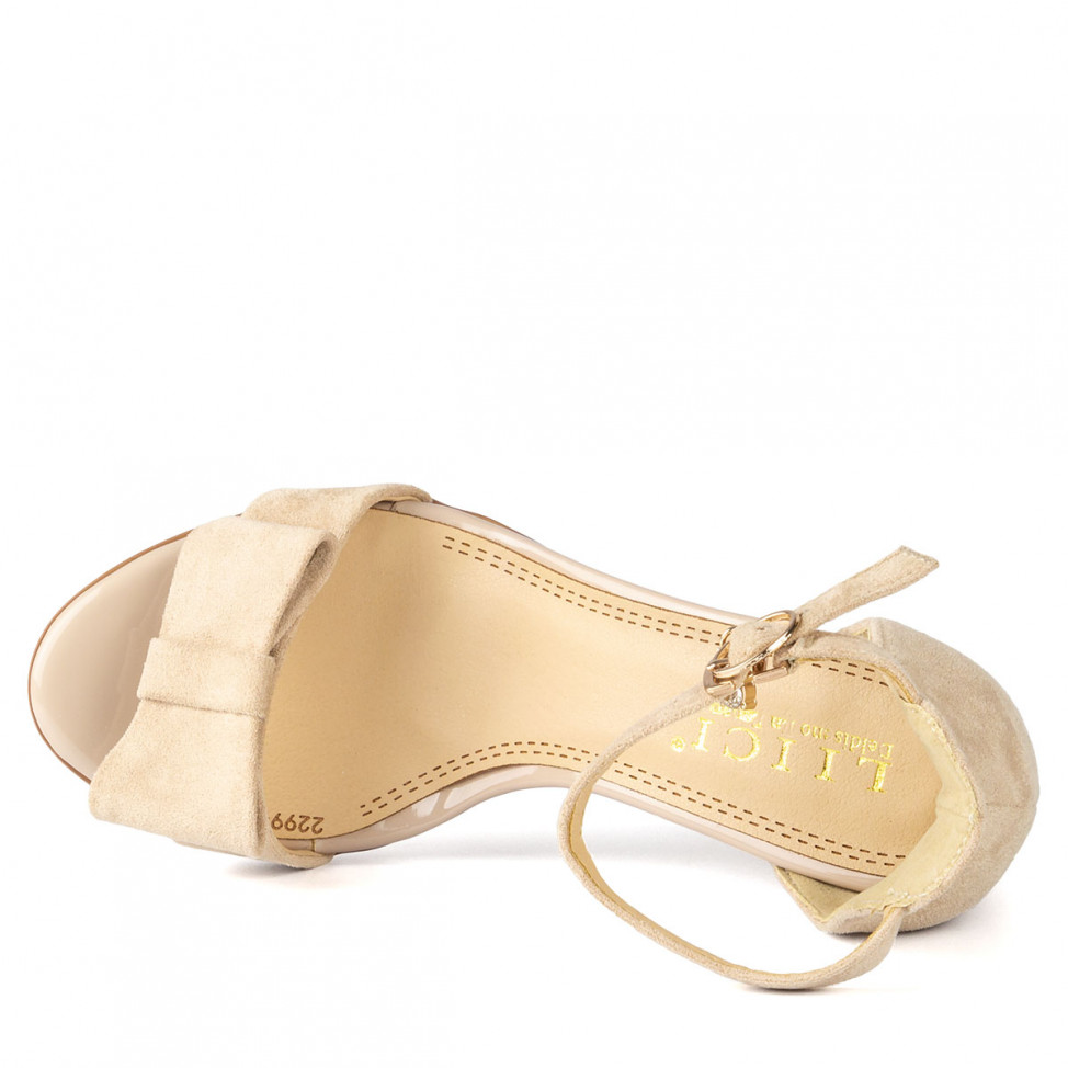 Босоножки бежевые Liici